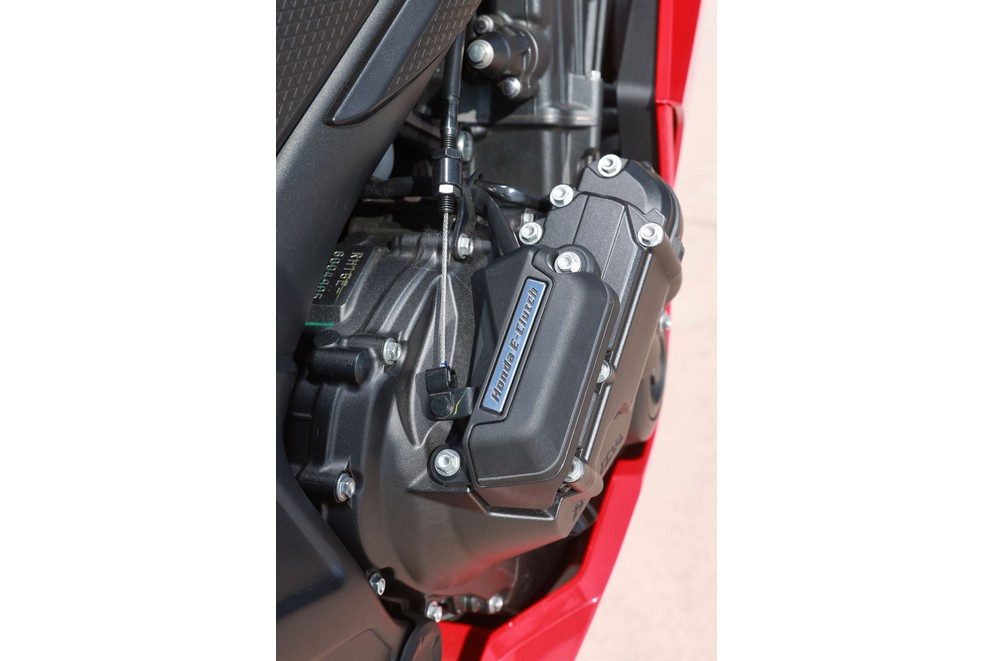Honda CBR650R E-kopplingstest 2024 - Bild 55