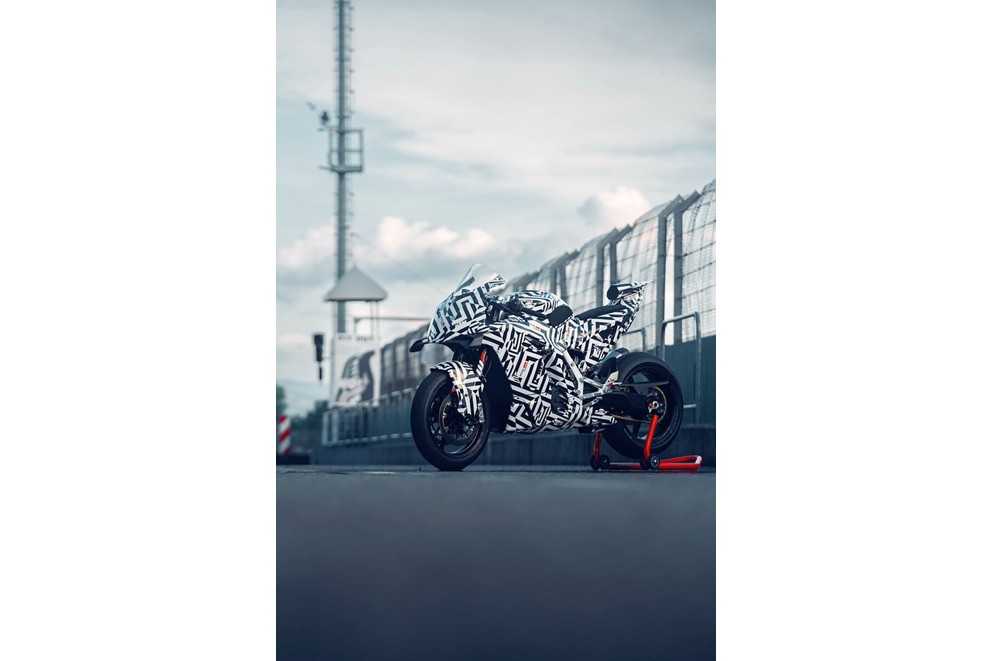 KTM 990 RC R - napokon pravi sportski motocikl za cestu! - Slika 6