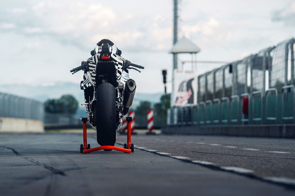 KTM 990 RC R - napokon pravi sportski motocikl za cestu! - Slika 2