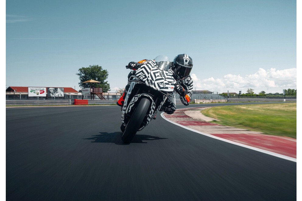 KTM 990 RC R - napokon pravi sportski motocikl za cestu! - Slika 10
