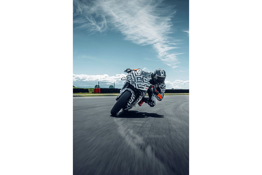 KTM 990 RC R - napokon pravi sportski motocikl za cestu! - Slika 12