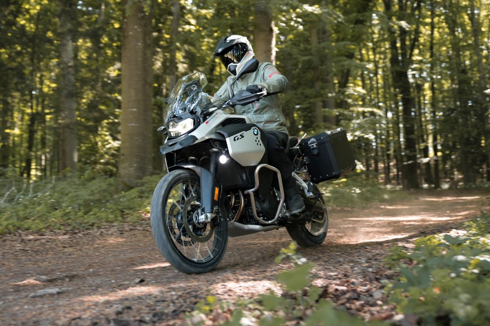 Overview: Mid-Range Adventure Bikes 2024 - Image 7