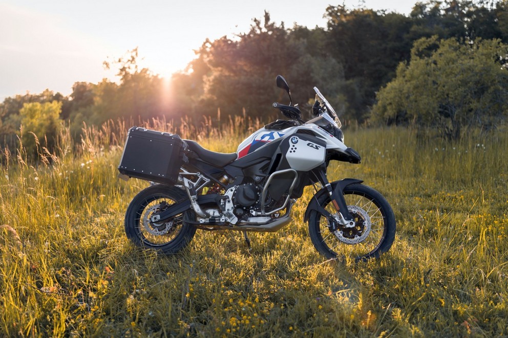 Aperçu : Motos d’aventure de classe moyenne 2024 - Image 8