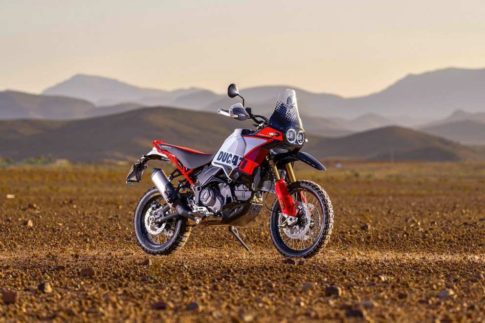 Overview: Mid-Range Adventure Bikes 2024 - Image 15