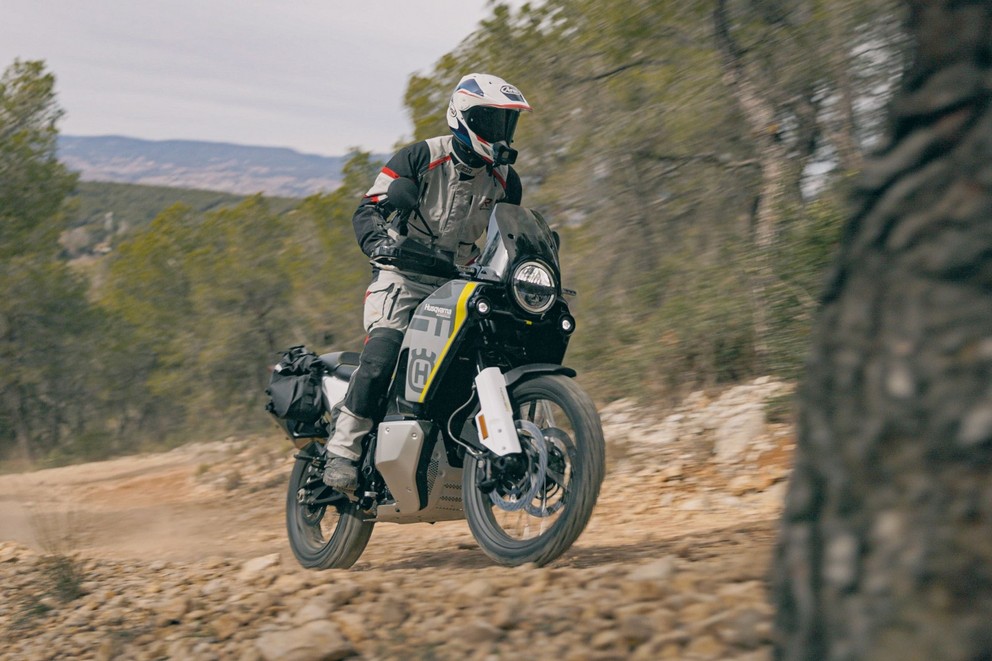 Aperçu : Motos d’aventure de classe moyenne 2024 - Image 22