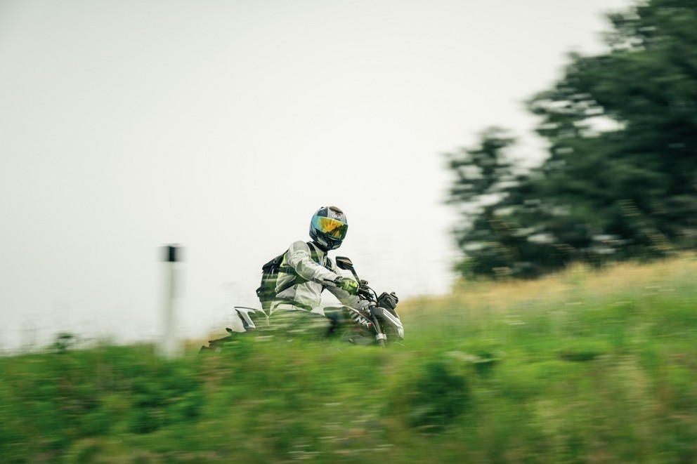 CF MOTO 450 NK - Vielseitigkeit und Stil im Test - Bild 19