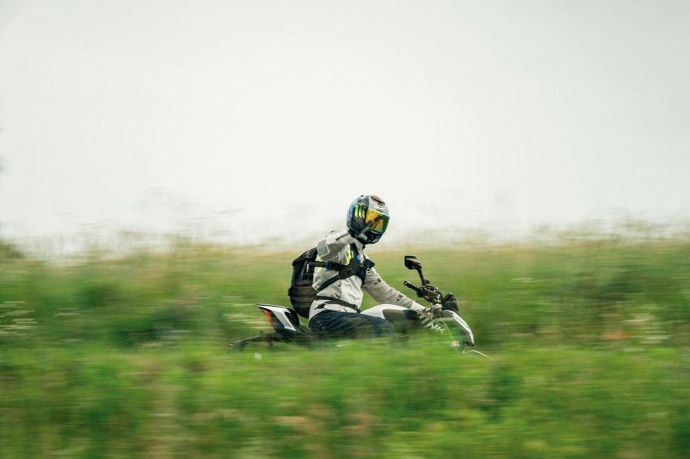 CF MOTO 450 NK - Versatility and Style in Review - Image 57