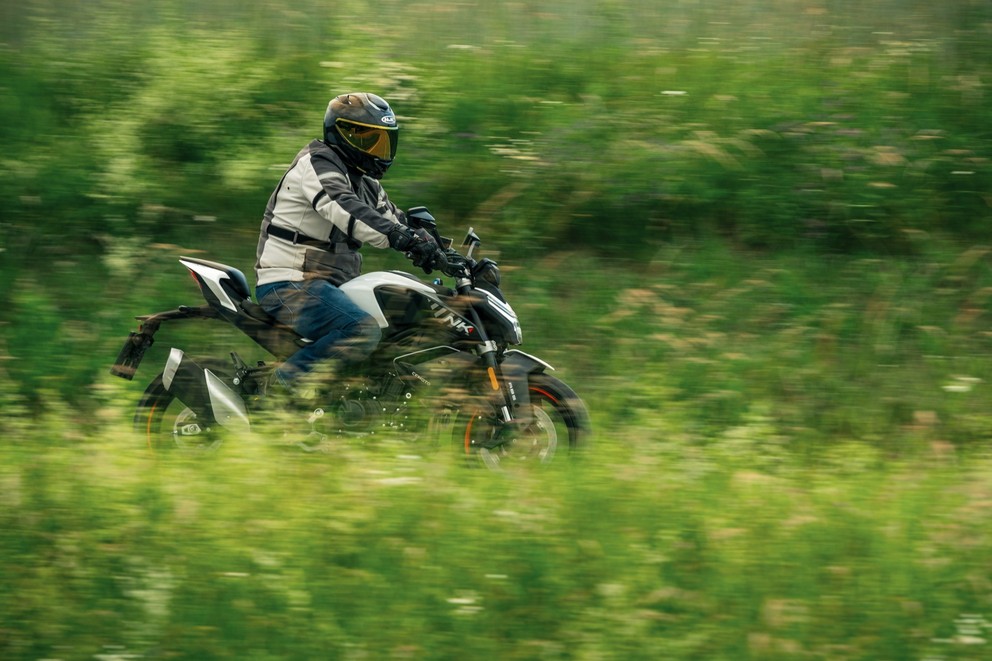 CF MOTO 450 NK - Vielseitigkeit und Stil im Test - Bild 86