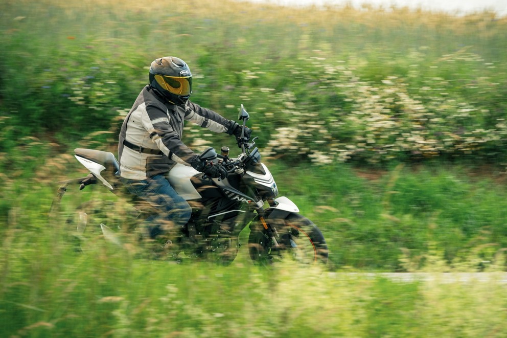 CF MOTO 450 NK - Vielseitigkeit und Stil im Test - Bild 90