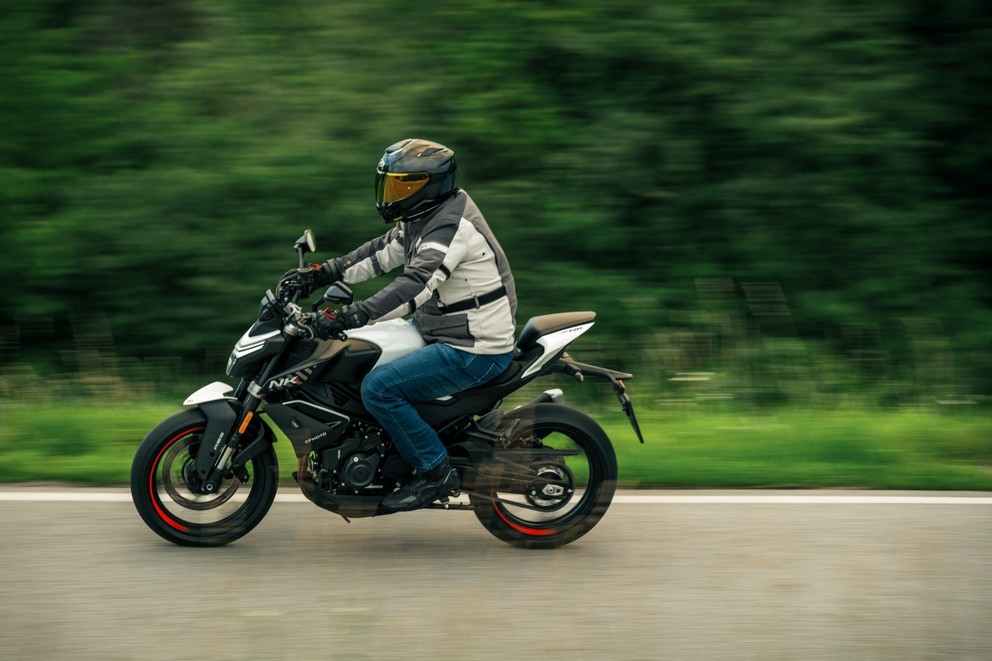 CF MOTO 450 NK - Versatility and Style in Review - Image 30