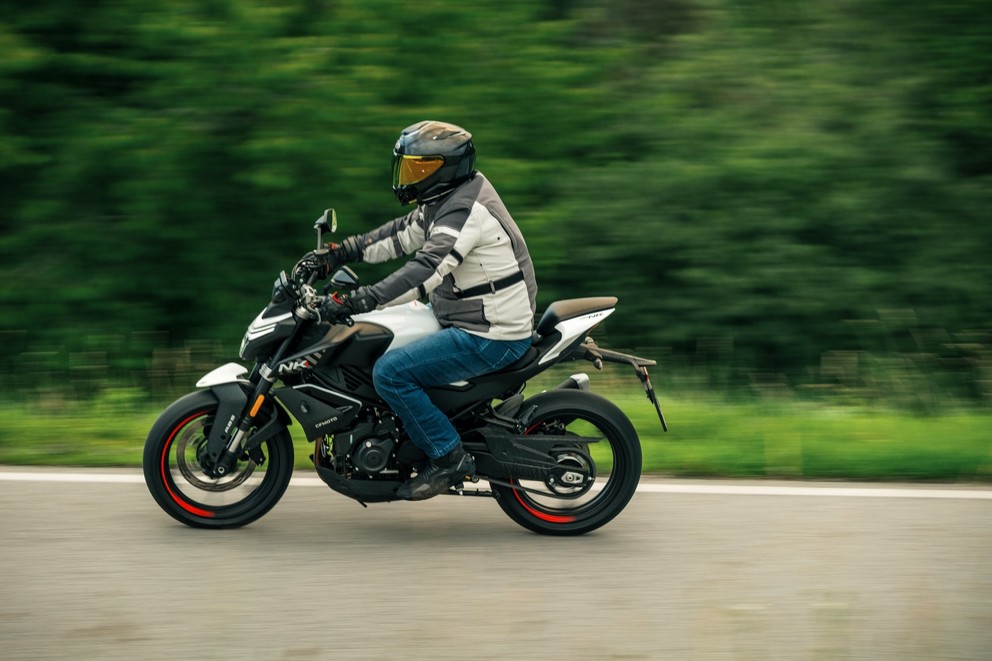 CF MOTO 450 NK - Vielseitigkeit und Stil im Test - Bild 64