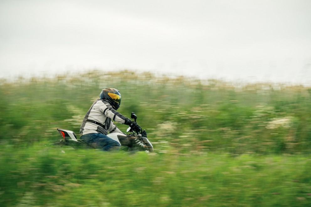 CF MOTO 450 NK - Versatility and Style in Review - Image 7