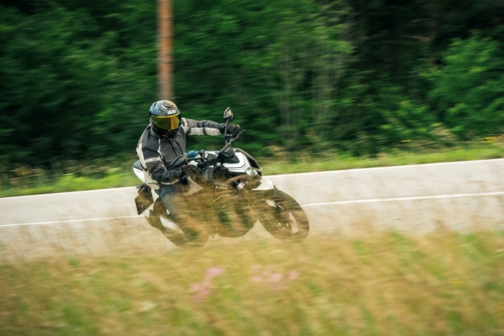 CF MOTO 450 NK - Versatility and Style in Review - Image 65