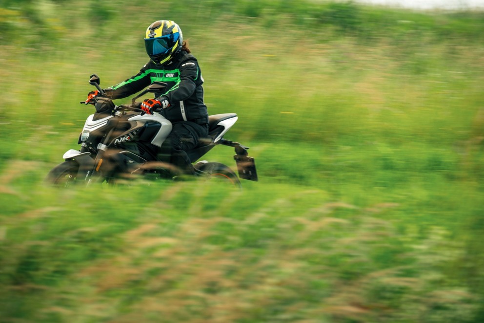 CF MOTO 450 NK - Versatility and Style in Review - Image 22