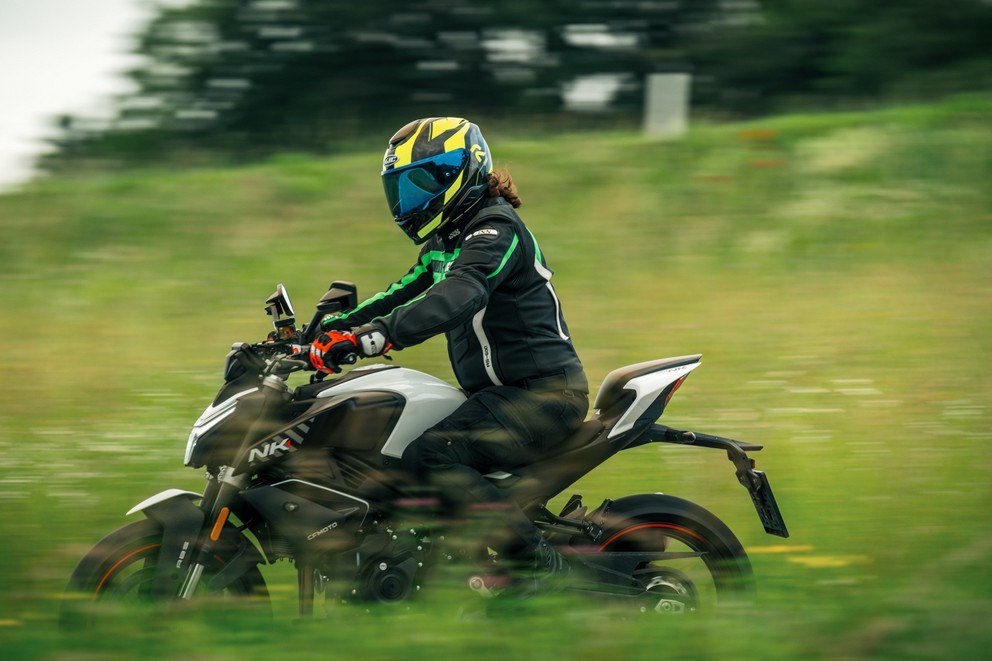 CF MOTO 450 NK - Mångsidighet och stil i test - Bild 96