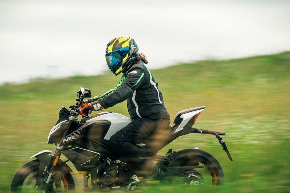 CF MOTO 450 NK - Versatility and Style in Review - Image 38