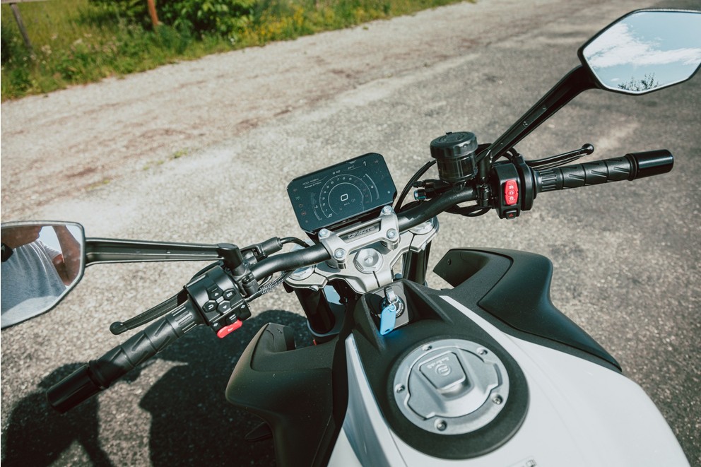 CF MOTO 450 NK - Vielseitigkeit und Stil im Test - Bild 48