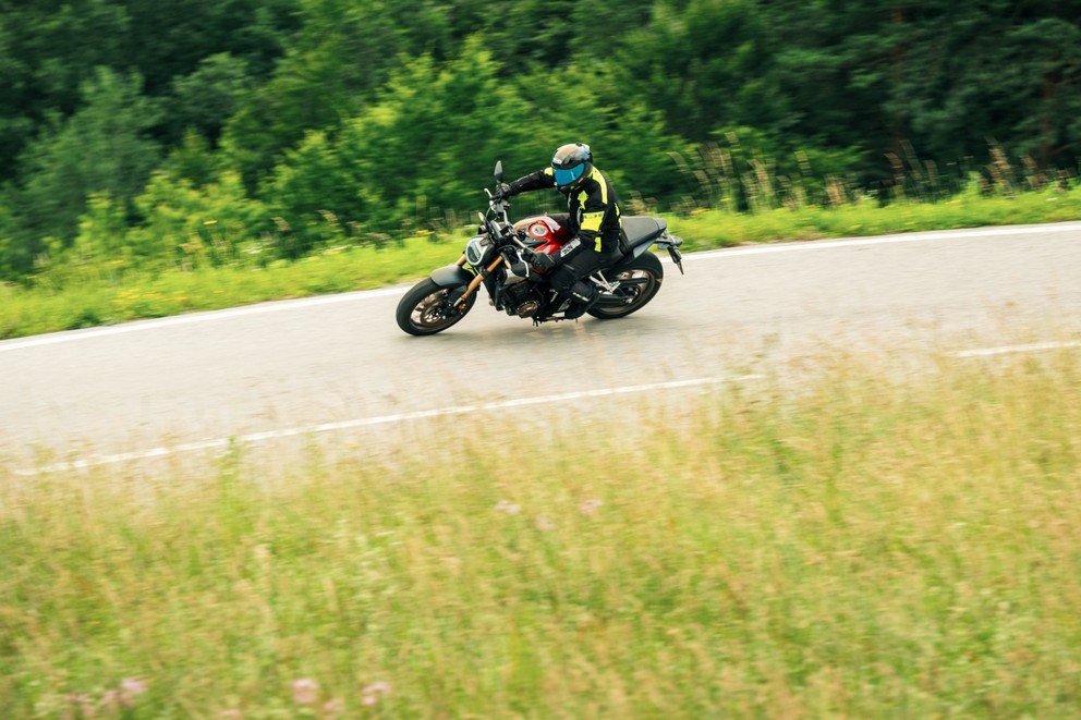 Honda CB650R E-Clutch - Moderne techniek ontmoet klassieke kracht - afbeelding 15