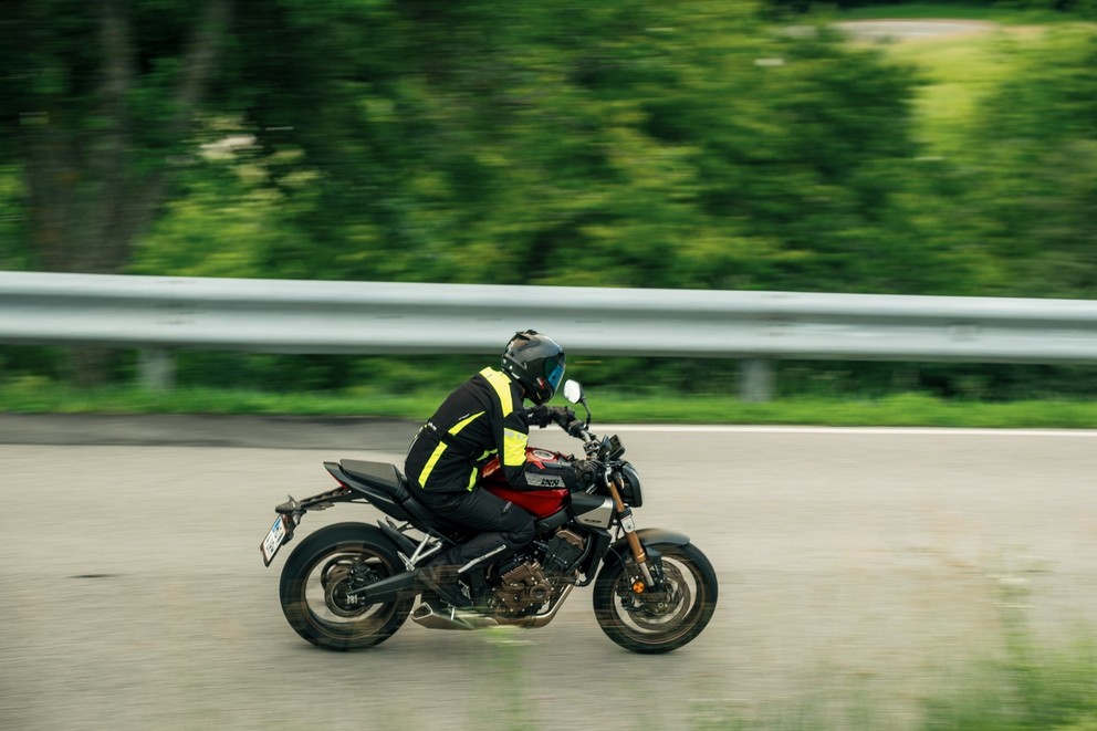 Honda CB650R E-Clutch - Moderne techniek ontmoet klassieke kracht - afbeelding 43