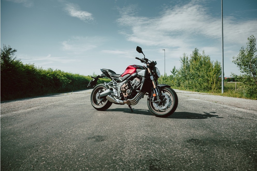 Honda CB650R E-Clutch - Moderní technologie se setkává s klasickým výkonem - Obrázek 60