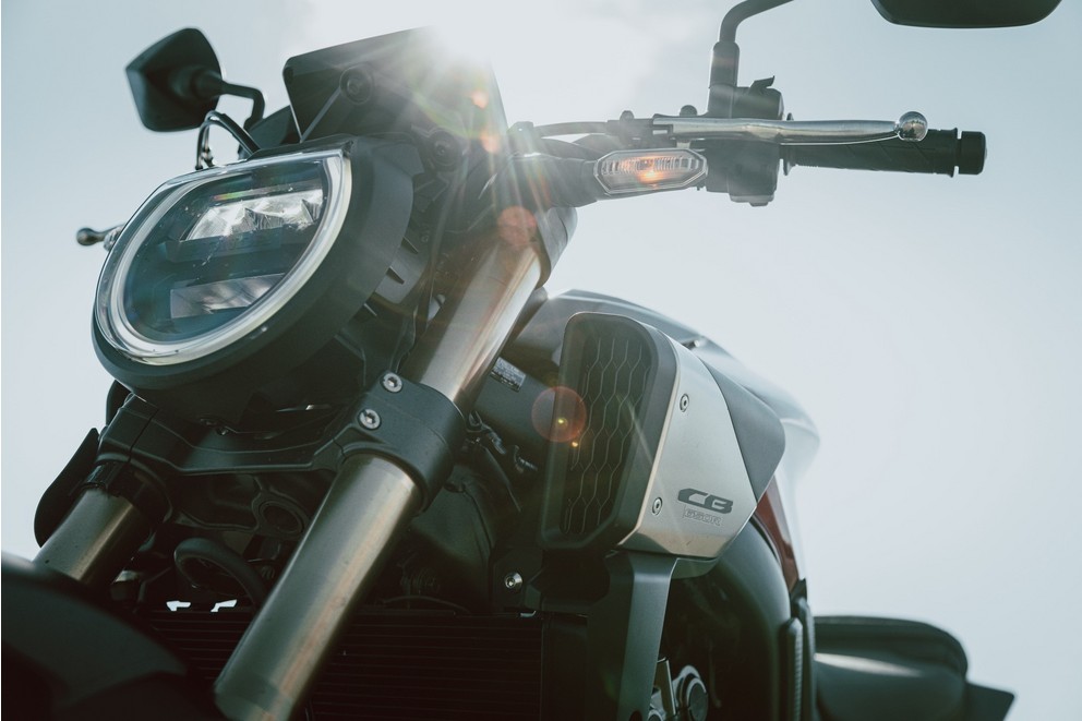 Honda CB650R E-Clutch - Moderná technika sa stretáva s klasickým výkonom - Obrázok 56