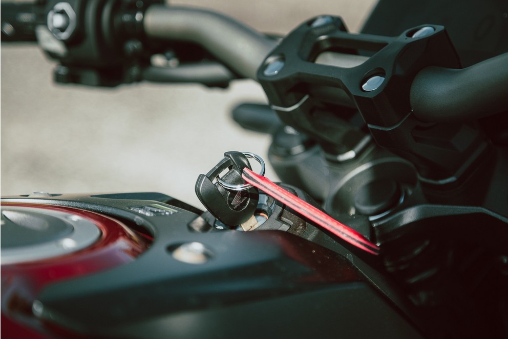 Honda CB650R E-Clutch - Moderne Technik trifft auf klassische Power - Bild 91