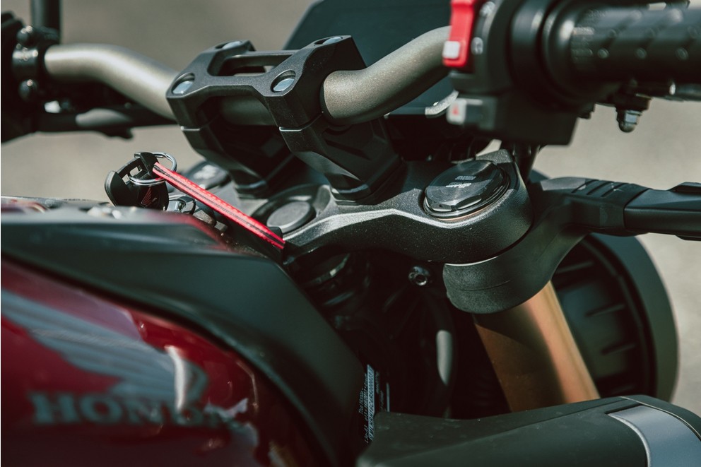 Honda CB650R E-Clutch - Nowoczesna technologia spotyka klasyczną moc - Obraz 6