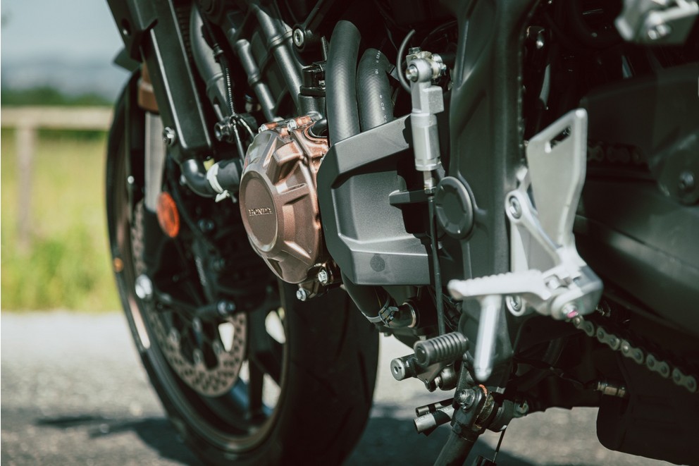 Honda CB650R E-Clutch - La tecnología moderna se encuentra con la potencia clásica - Imagen 75