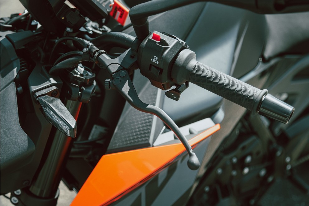 KTM 990 Duke - Pacote dinâmico de potência em duas rodas - Imagem 70