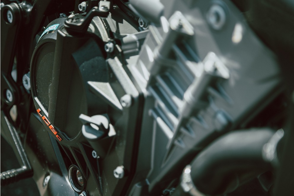 KTM 990 Duke - Dynamický balík sily na dvoch kolesách - Obrázok 102