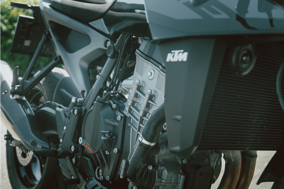 KTM 990 Duke - Pacote dinâmico de potência em duas rodas - Imagem 103
