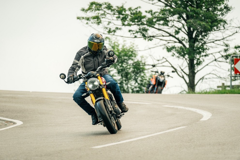 Triumph Speed 400 - Agility and Fun Factor - Image 91