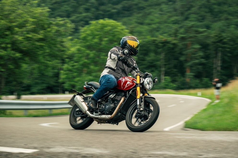 Triumph Speed 400 - Agility and Fun Factor - Image 41