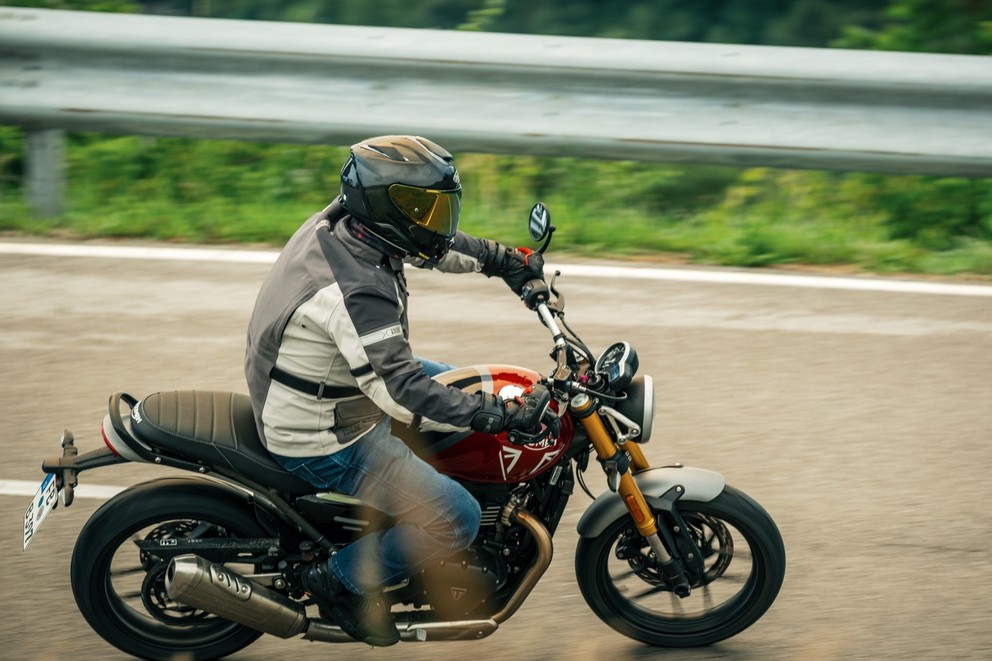 Triumph Speed 400 - Agility and Fun Factor - Image 89