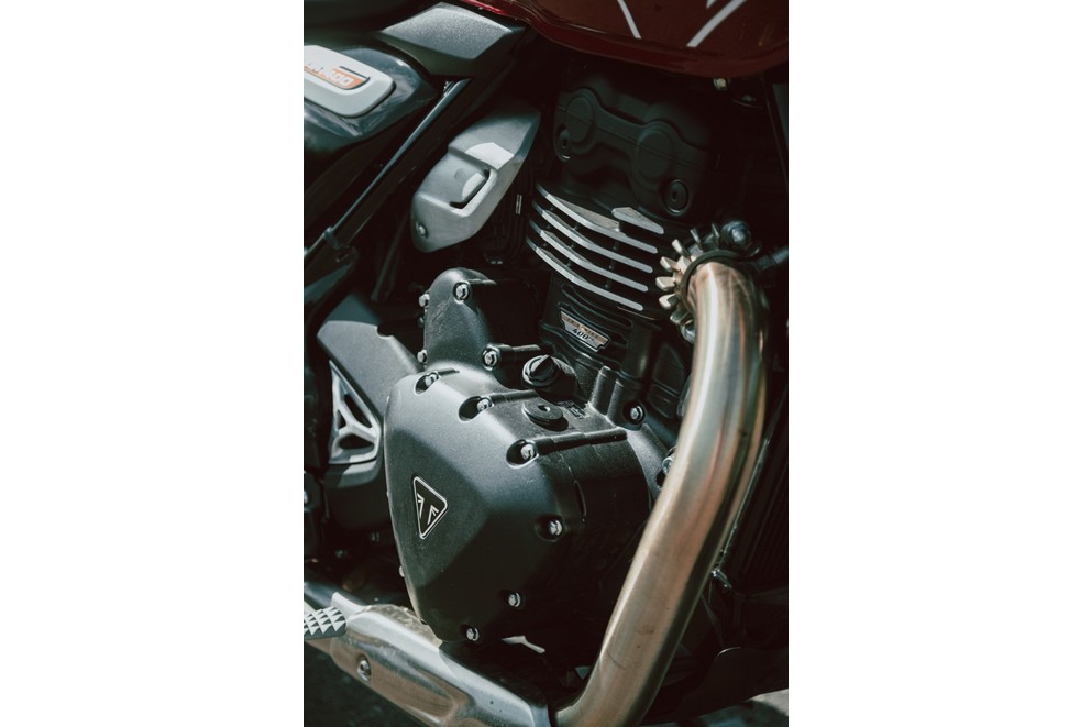 Triumph Speed 400 - Zwinność i radość z jazdy - Obraz 48
