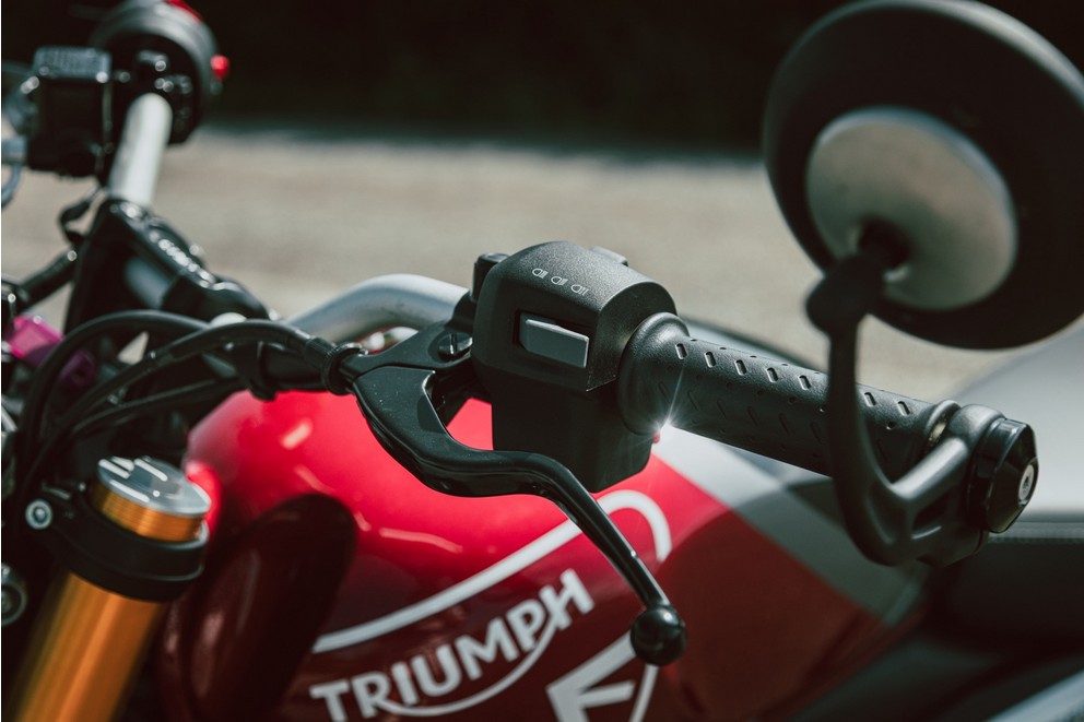 Triumph Speed 400 - Agilidade e fator de diversão - Imagem 78
