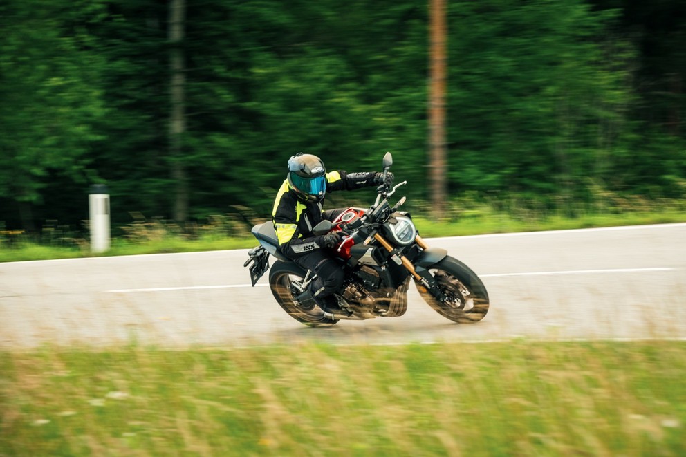 Test nakedbiků 2024 - 10 motocyklů v testu - Všechny zkušenosti v přehledu - Obrázek 85