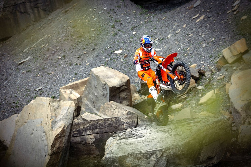 KTM 300 EXC HARDENDURO 2025 - Slika 23