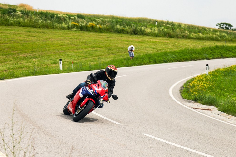 Honda CBR600RR 2024 tested on the twisty road - Image 39