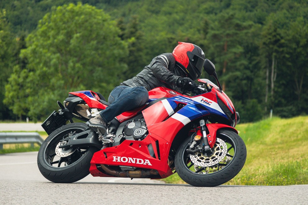 Honda CBR600RR 2024 en prueba en la carretera de curvas - Imagen 19