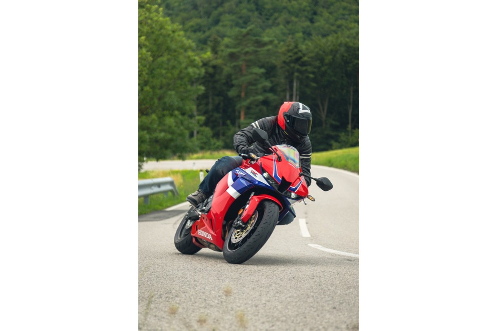 Honda CBR600RR 2024 en prueba en la carretera de curvas - Imagen 32