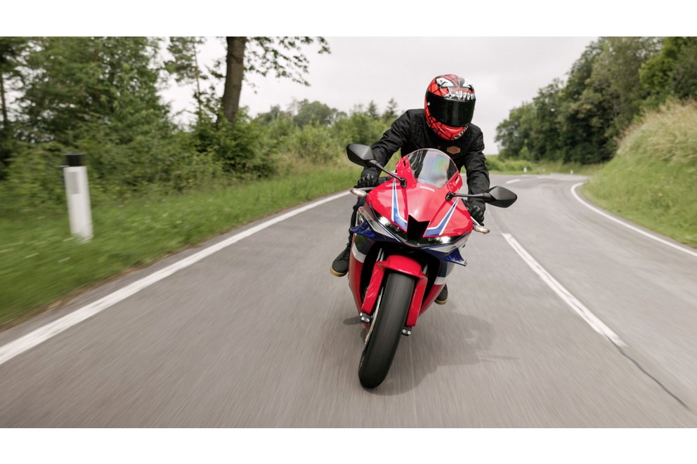 Honda CBR600RR 2024 tested on the twisty road - Image 29