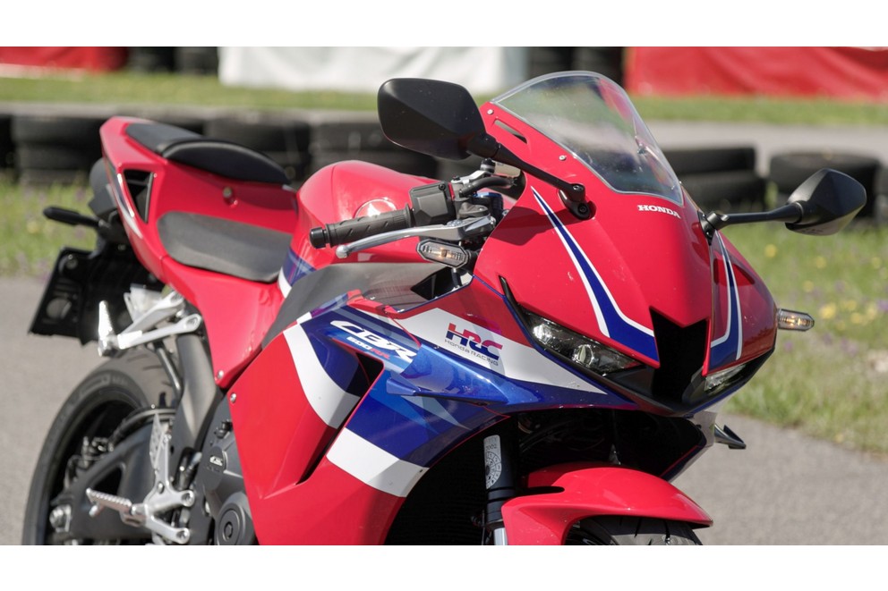 Honda CBR600RR 2024 getest op de bochtige weg - afbeelding 30