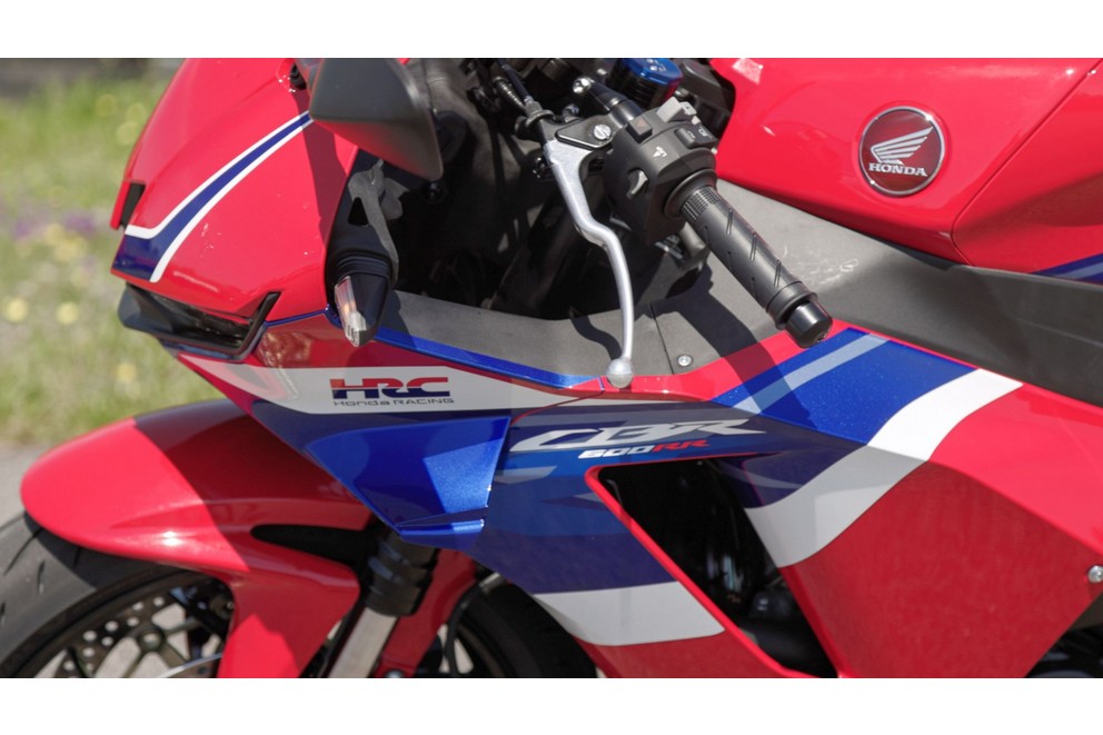 Honda CBR600RR 2024 à l'essai sur route sinueuse - Image 3