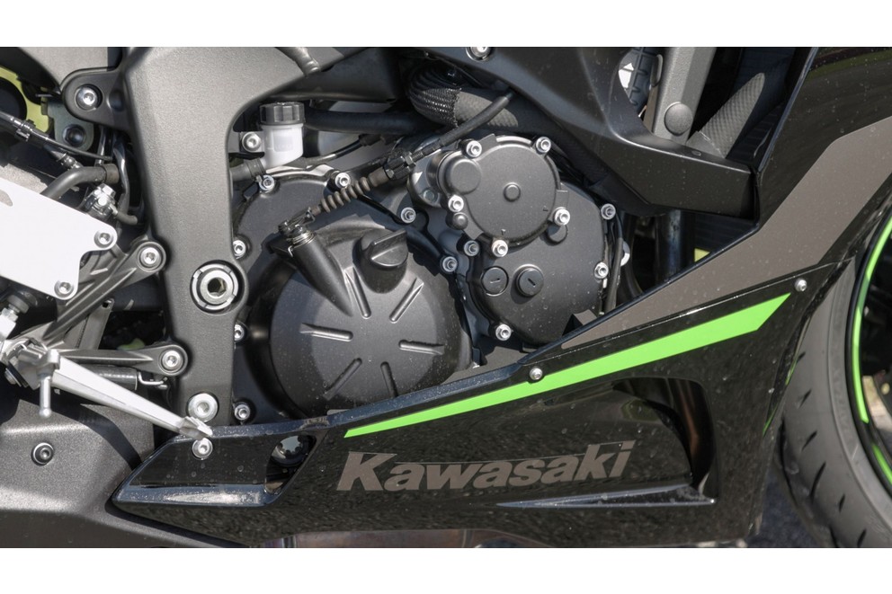 Test Kawasaki Ninja ZX-6R 2024 na vidieckej ceste - Obrázok 23