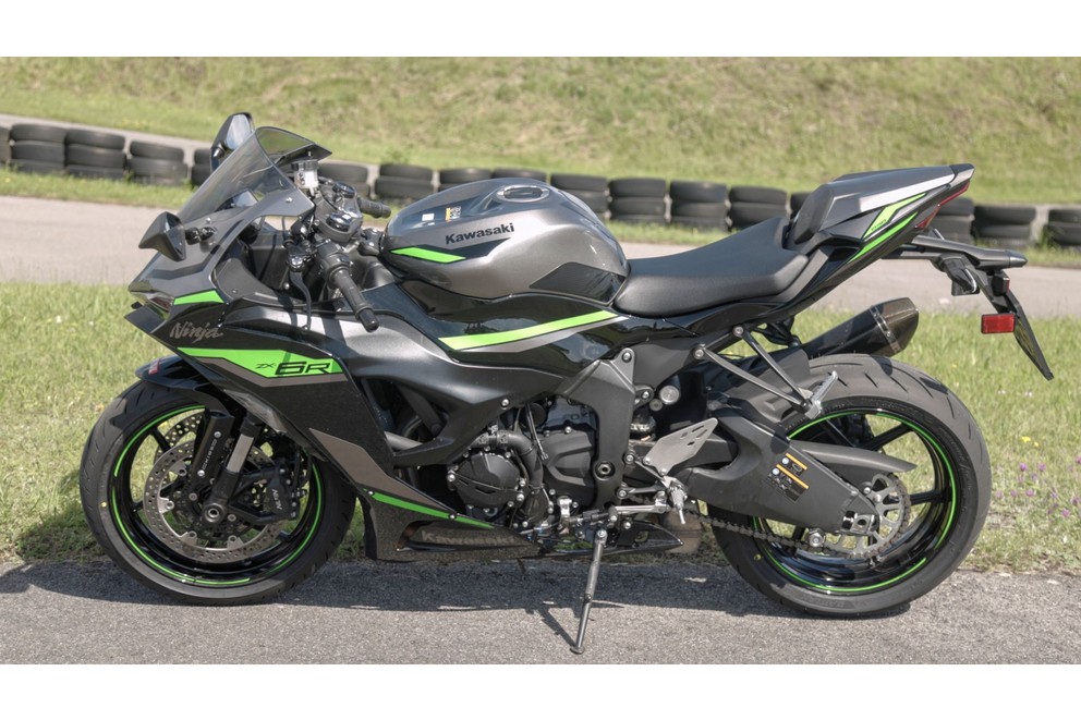 Kawasaki Ninja ZX-6R 2024 Test on the Country Road - Image 16