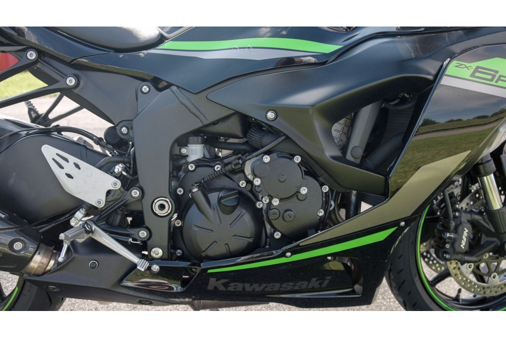 Prueba de la Kawasaki Ninja ZX-6R 2024 en la carretera de curvas - Imagen 20