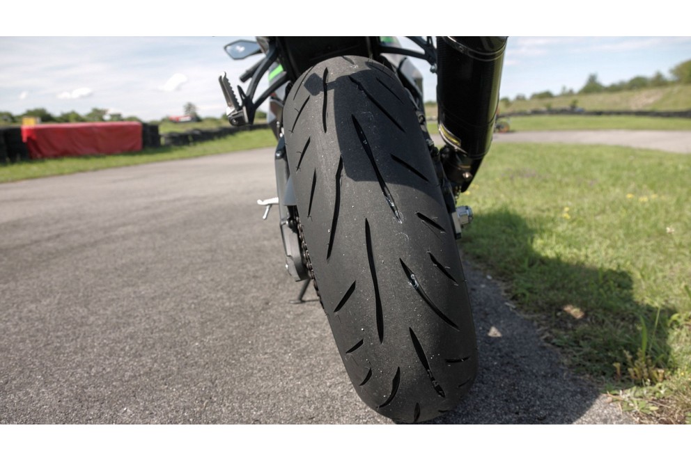 Kawasaki Ninja ZX-6R 2024 Test on the Country Road - Image 15