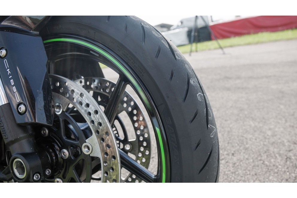 Kawasaki Ninja ZX-6R 2024 Test on the Country Road - Image 4