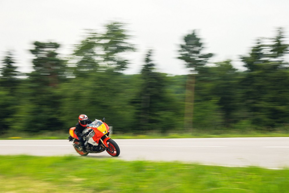 Yamaha XSR900 GP 2024 Test on the Country Road - Image 3